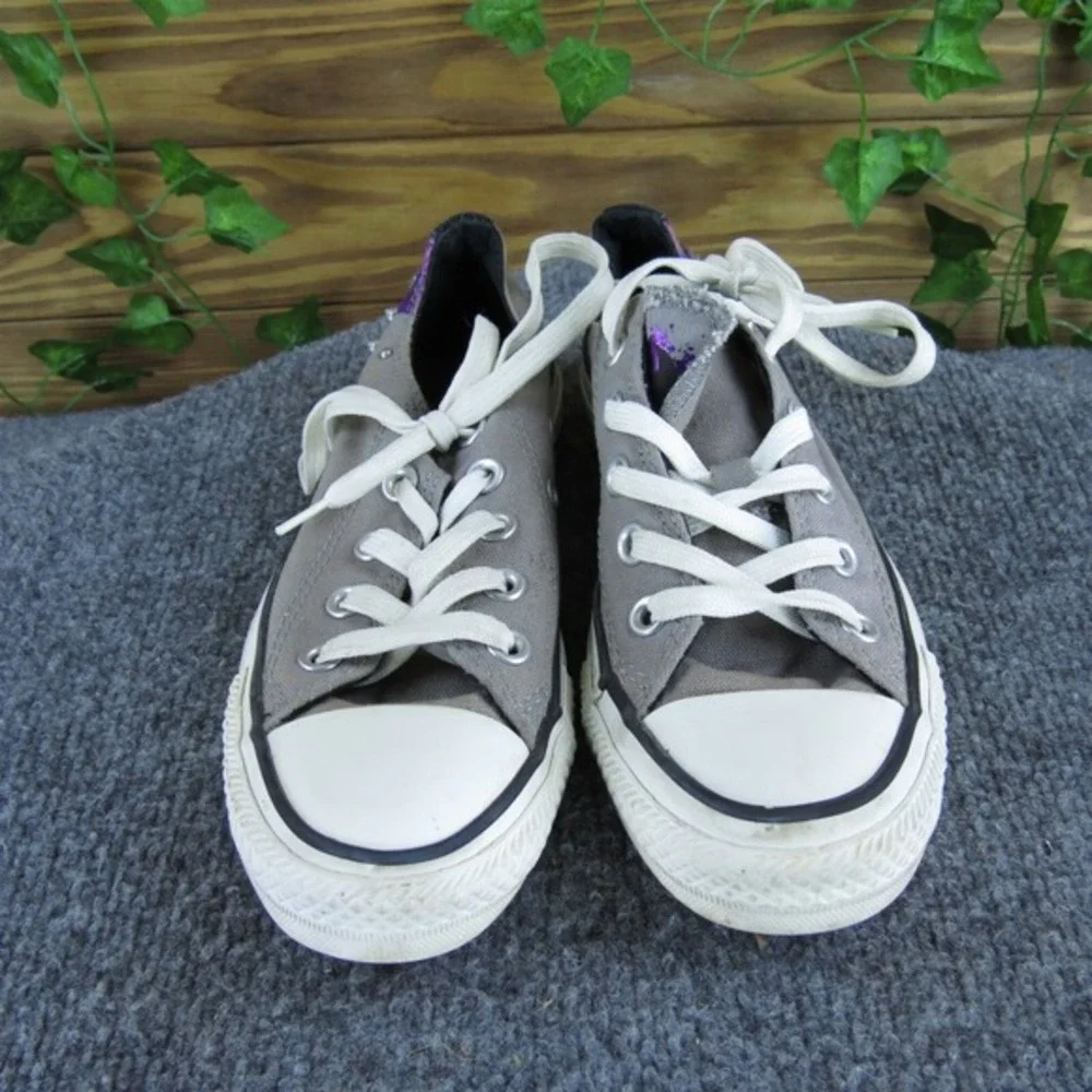 Converse Women's Low Top Sneaker Gray Fabric Sz 5 Medium‎ Gently Used 2025